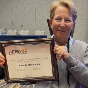 Photo of Ellen Mandinach receiving award